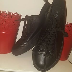 *SOLD*Black out Twisted brand converse